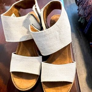 Tom’s Sandels worn once. Excellent condition